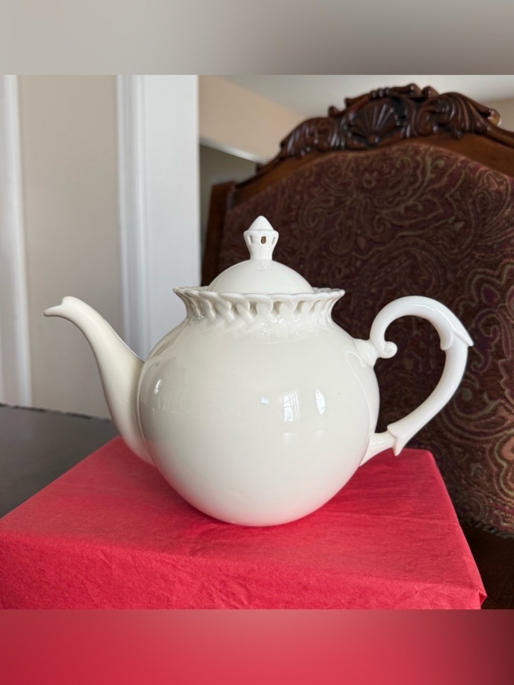 Grace’s Teaware Heirloom Collection Teapot w/ Lid - Pierced